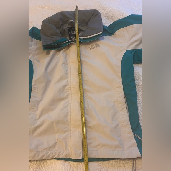 The North Face Women’s Medium running/wind breaker/ rain jacket - Picture 8 of 9